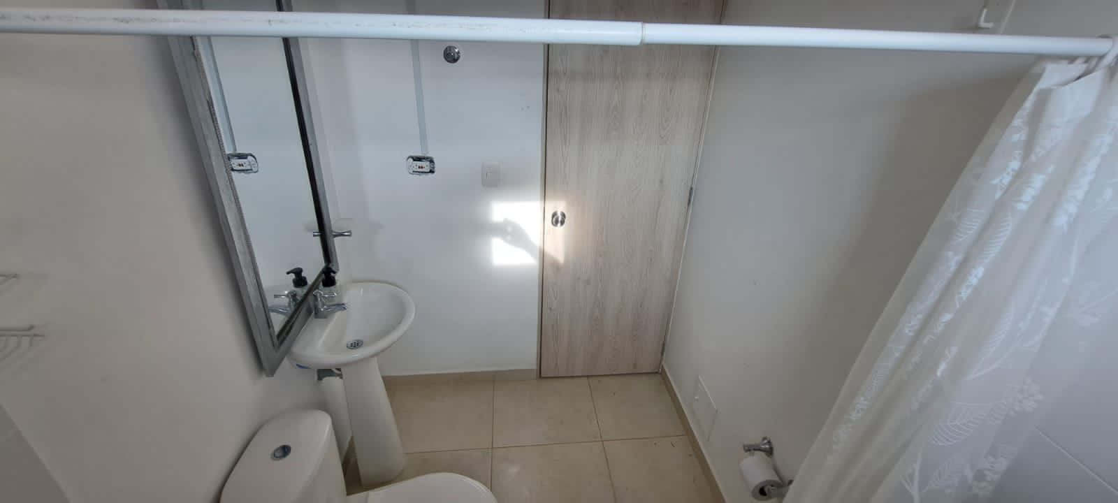 Arriendo casa esquinera cerca a bosques de la cuarela Dosquebradas 5 vendo_casa_esquinera_en_dosque_1756334465-0004_4886.jpeg