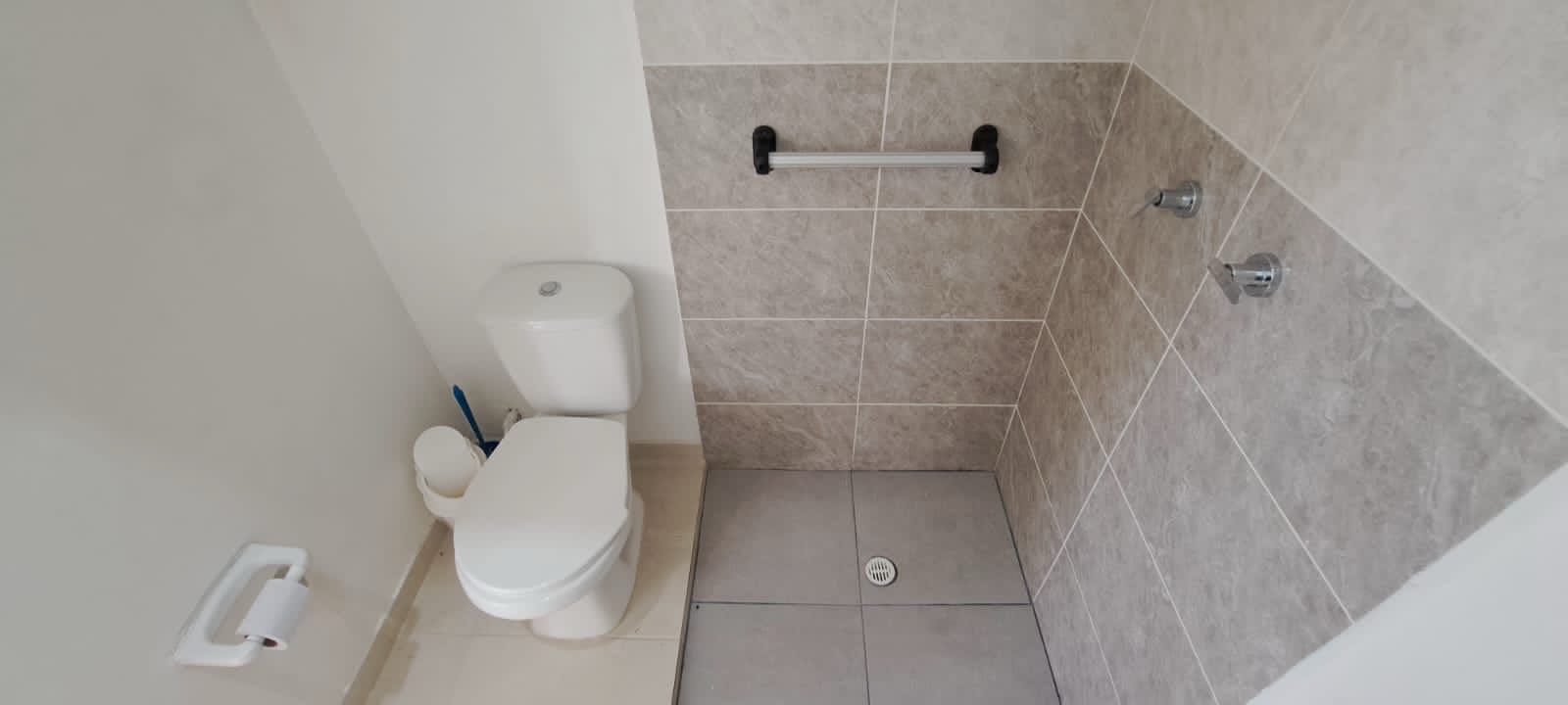 Arriendo casa esquinera cerca a bosques de la cuarela Dosquebradas 7 vendo_casa_esquinera_en_dosque_1756334470-8217_8099.jpeg