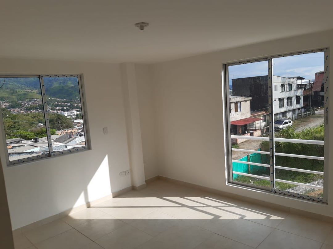 Arriendo casa esquinera cerca a bosques de la cuarela Dosquebradas 10 vendo_casa_esquinera_en_dosque_1756334479-211_4792.jpeg
