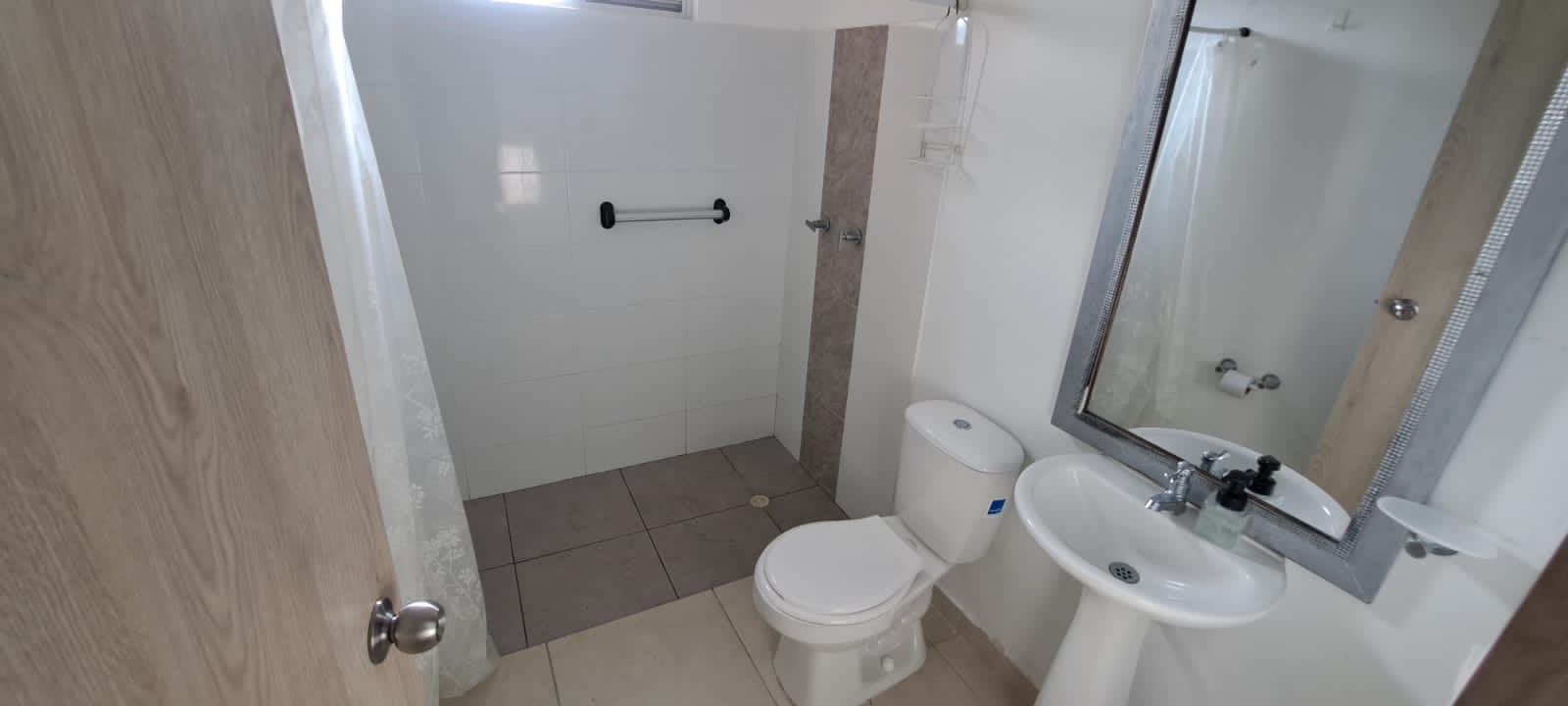 Arriendo casa esquinera cerca a bosques de la cuarela Dosquebradas 12 vendo_casa_esquinera_en_dosque_1756334484-8067_3573.jpeg