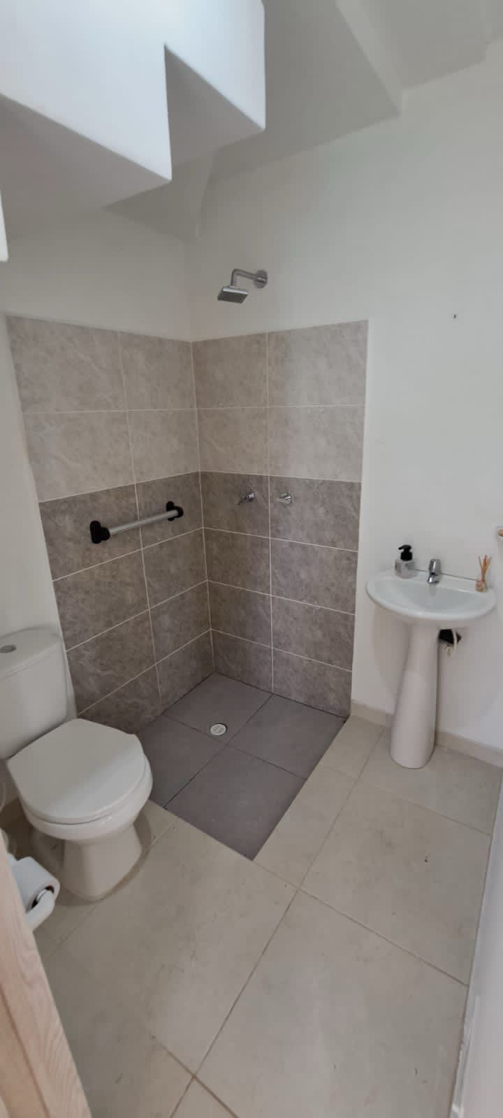 Arriendo casa esquinera cerca a bosques de la cuarela Dosquebradas 15 vendo_casa_esquinera_en_dosque_1756334493-4122_3112.jpeg