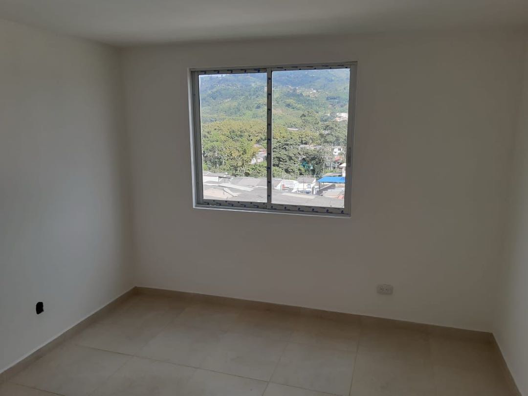 Arriendo casa esquinera cerca a bosques de la cuarela Dosquebradas 18 vendo_casa_esquinera_en_dosque_1756334501-3879_3034.jpeg