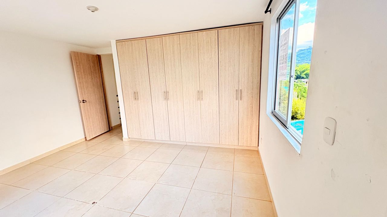 Arriendo casa esquinera cerca a bosques de la cuarela Dosquebradas 1 vendo_casa_esquinera_en_dosque_1756334511-6954_1568.jpeg