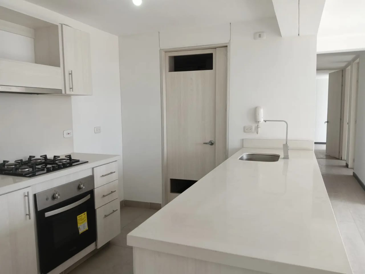 Arriendo hermoso apartamento en centro mayor. 18 Arriendo hermoso apartamento en centro mayor.