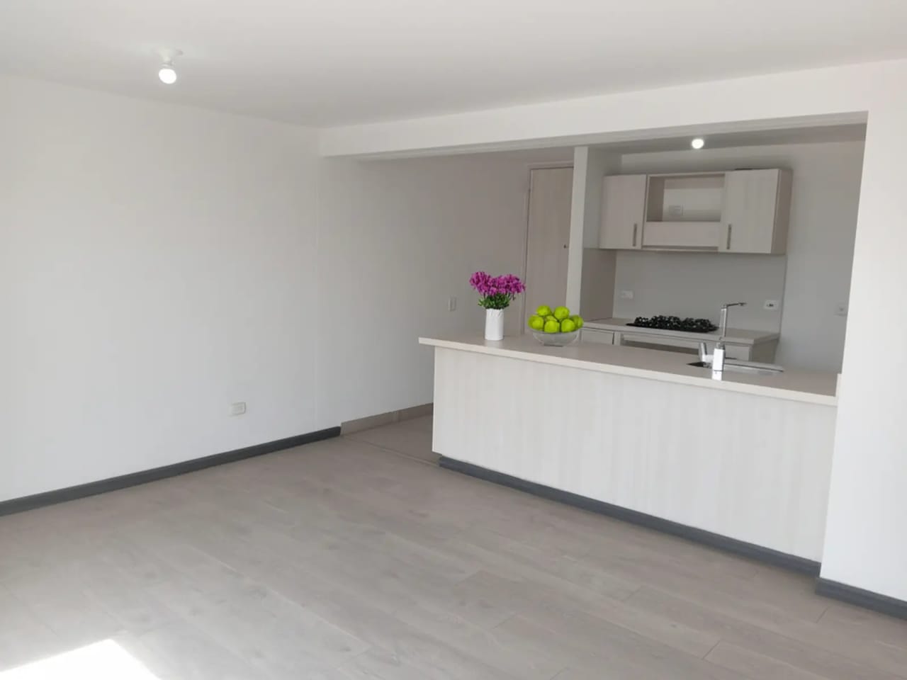 Arriendo hermoso apartamento en centro mayor. 16 Arriendo hermoso apartamento en centro mayor.