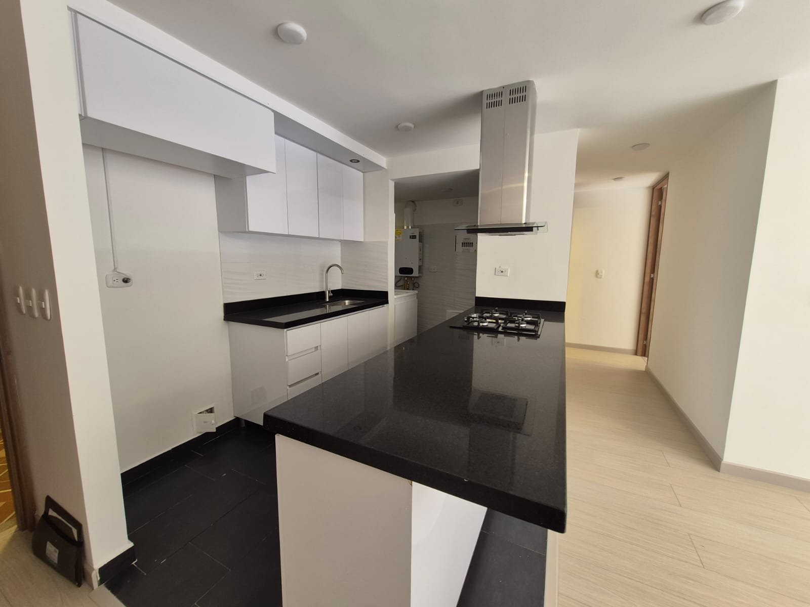 ARRIENDO O VENDO APARTAESTUDIO EN CONJUNTO CENTRO DE COTA $1,300.000