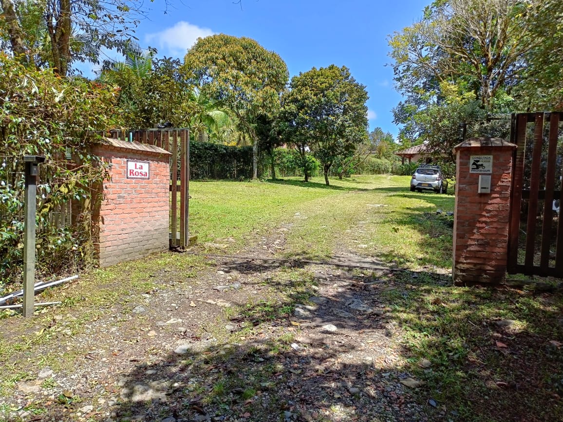 Arriendo local comercial en Estadio Medellín 140m²