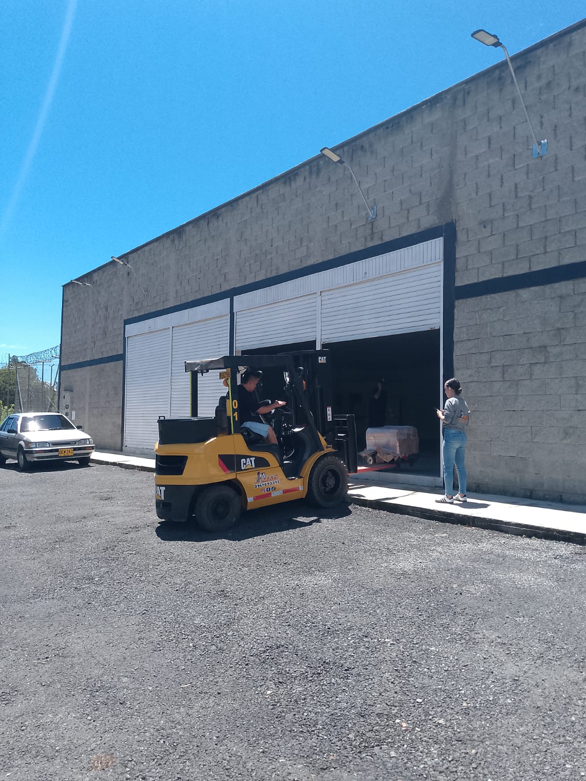 Alquiler local milla de oro 9458300 DL