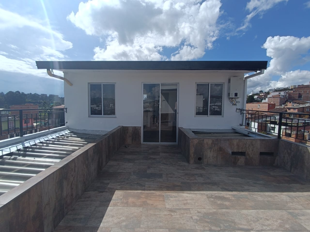 SE ARRIENDA APARTAESTUDIO EN ROBLEDO SANTA MARGARITA