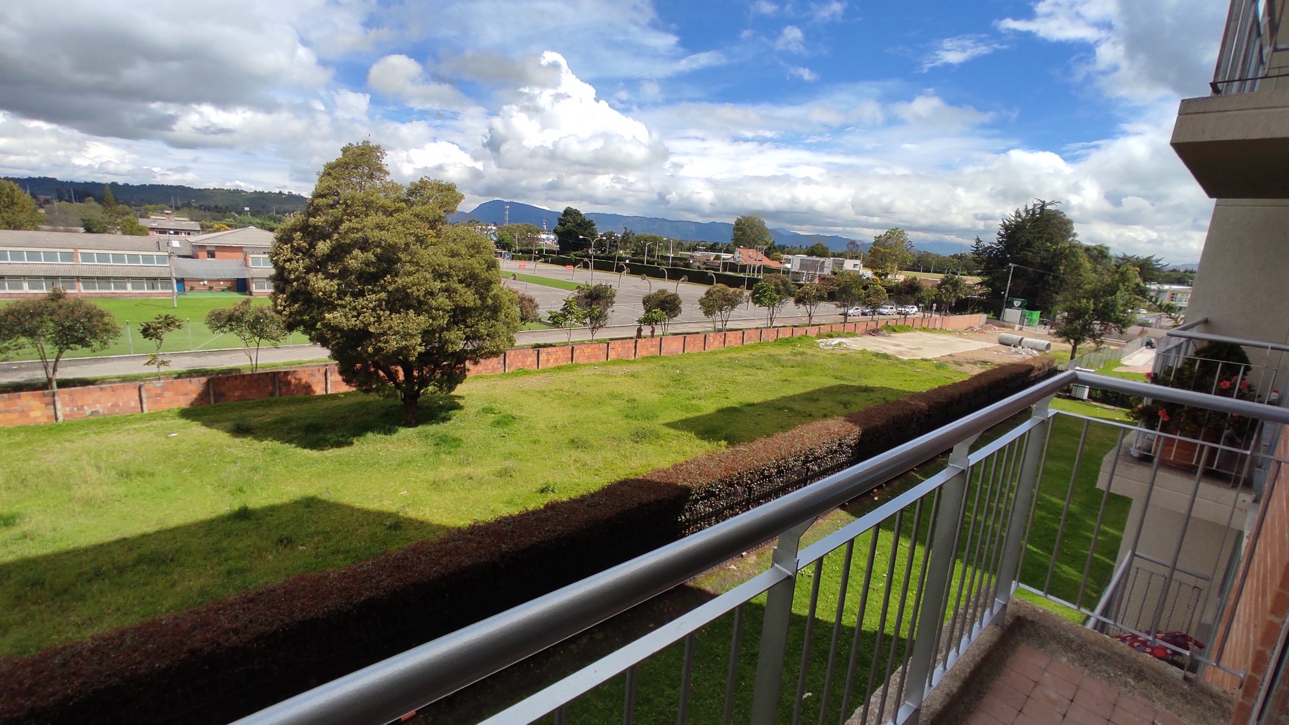 ARRIENDO APARTA ESTUDIO EN PARQUE CENTRAL BAVARIA 1bañ/1gar