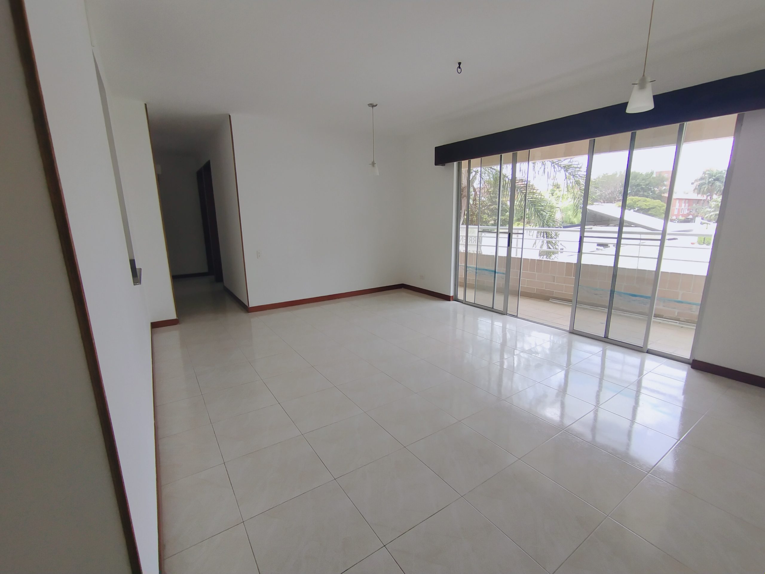 ARRIENDO APARTAMENTO PRIMER PISO B/CANEY - SUR CALI