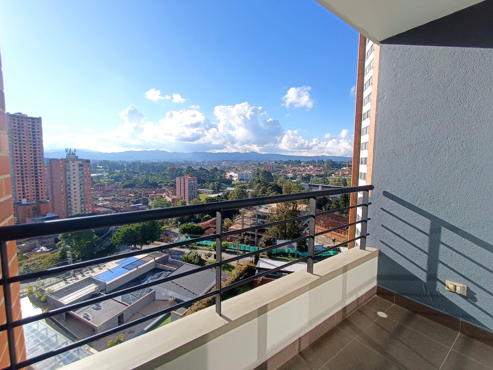 APARTAMENTO 2DO PISO LAURELES