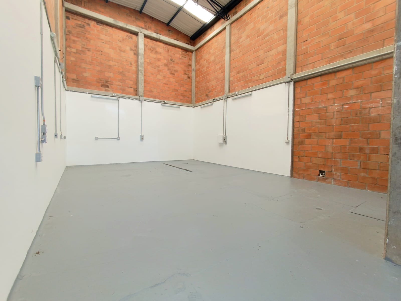 ARRIENDO VENDO CASA CON PISCINA VILLETA