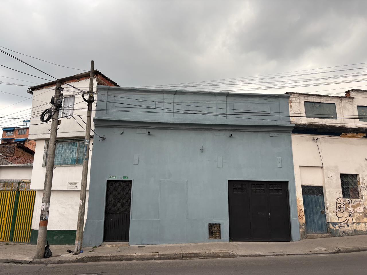 ARRENDO OFICINA 80 M2 ZONA INDUSTRIAL DE MONTEVIDEO.