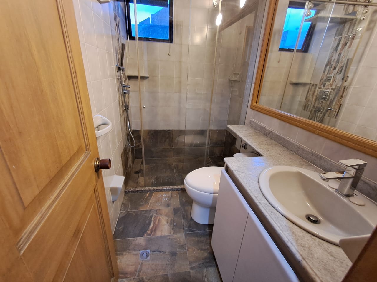 Casa en arriendo en el Condominio La Samaria, vía el aeropuerto en frente de la clínica medicadiz.