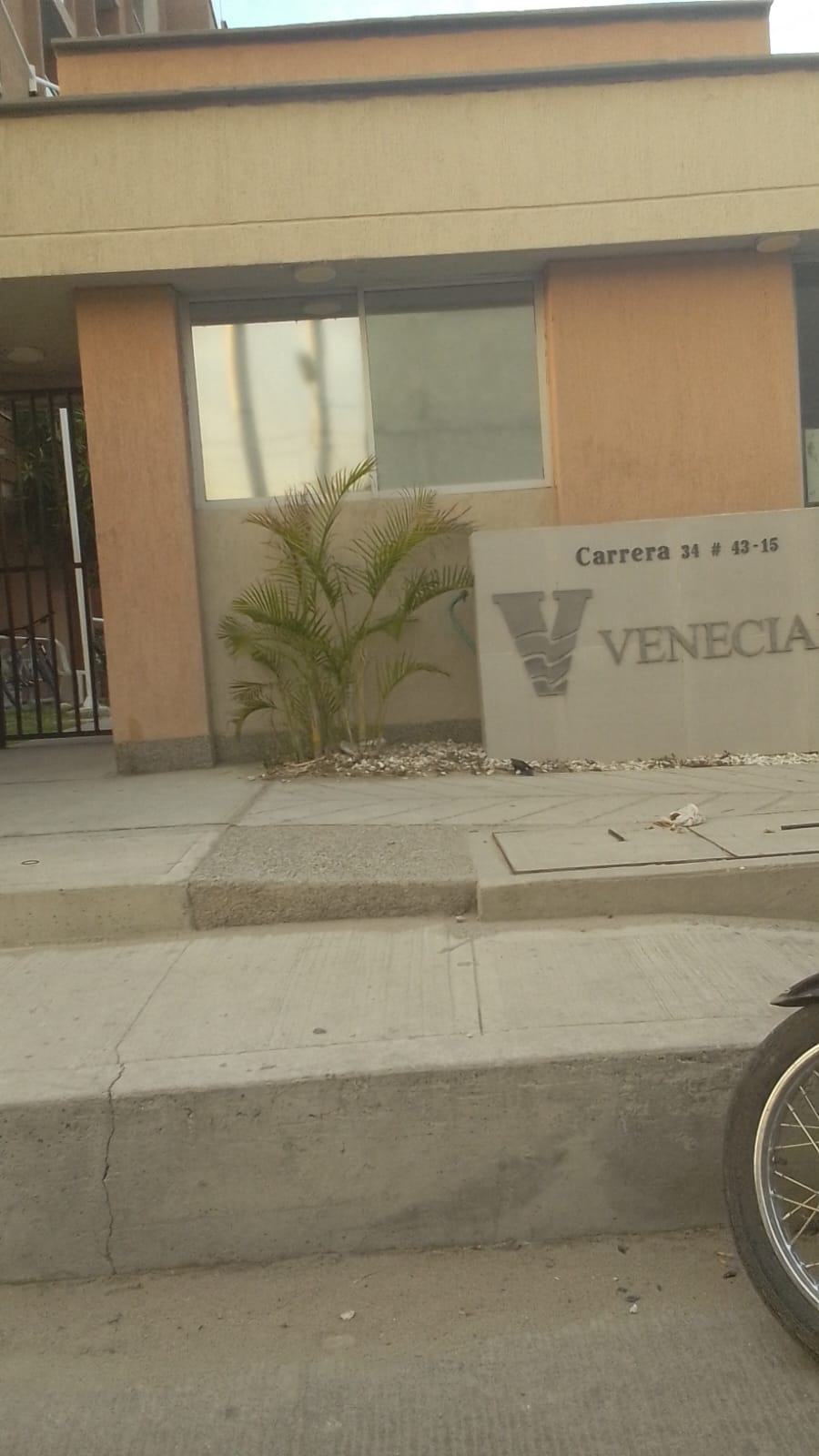 LOCAL COMERCIAL PARA ARRENDAR EN EL EDIFICIO CATAMARAN -BARRIO JARDIN