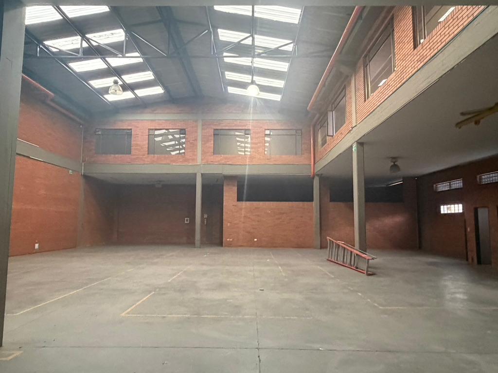 EDIFICIO USO DOTACIONAL, SERVICIOS EN EL NORTE BOGOTA D.C