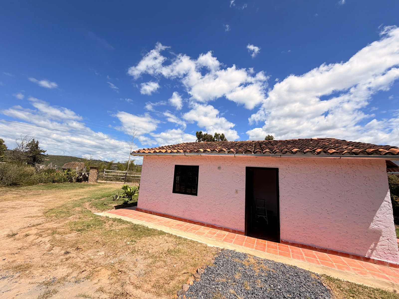 LOCAL COMERCIAL PARA ARRENDAR EN EL EDIFICIO CATAMARAN -BARRIO JARDIN