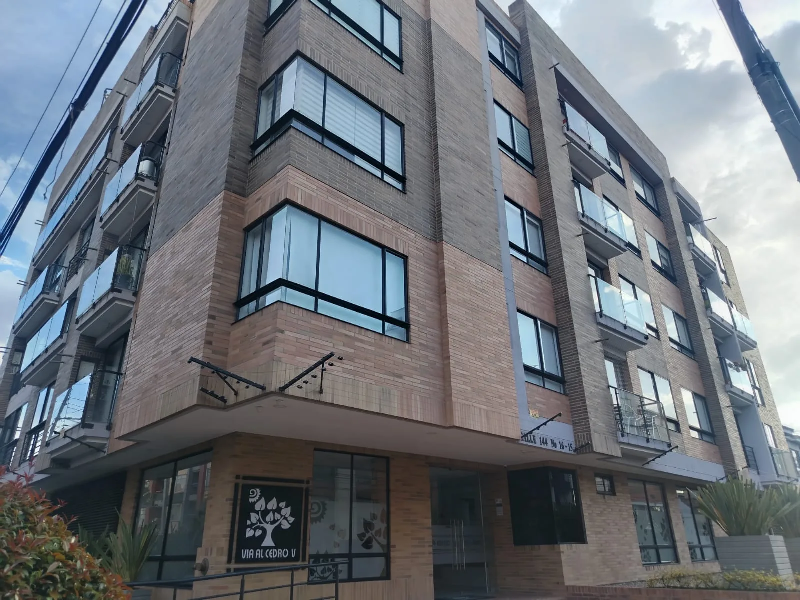 SE ARRIENDA HERMOSA OFICINA DE 45 MTS EN TOBERIN BOGOTÁ