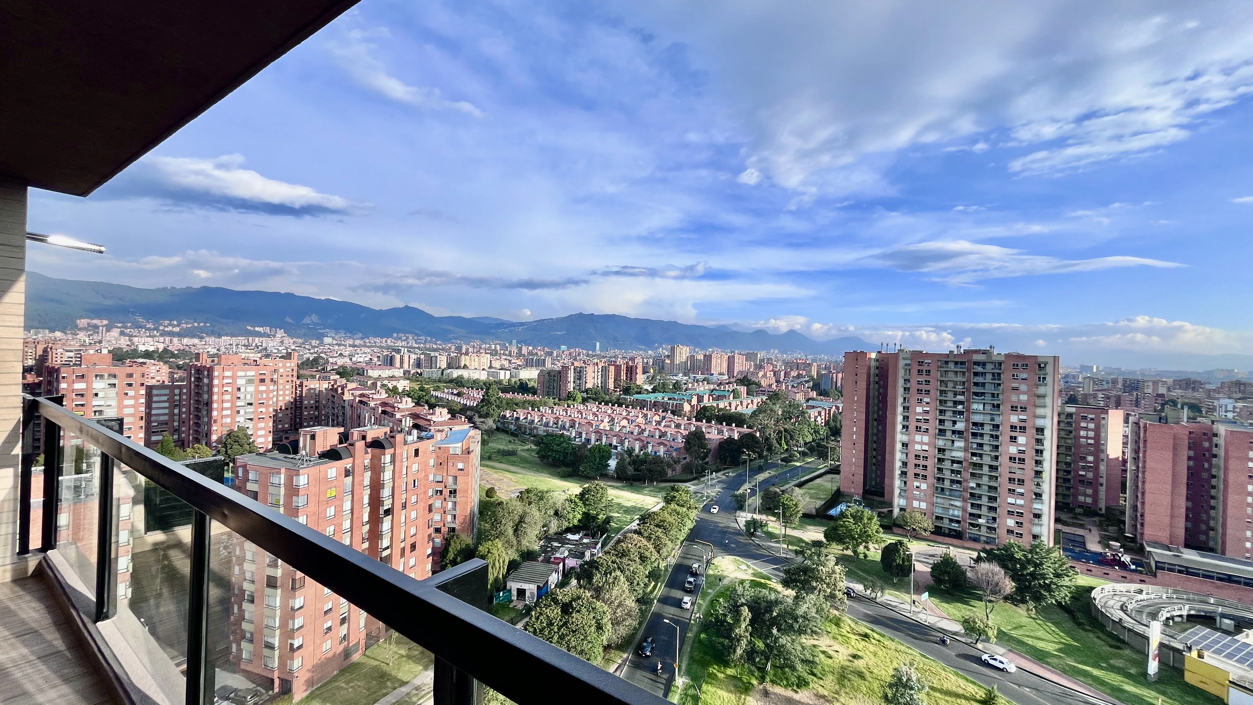 Apartamento en Arriendo en Centro Comercial Parque La Colina, Bogotá