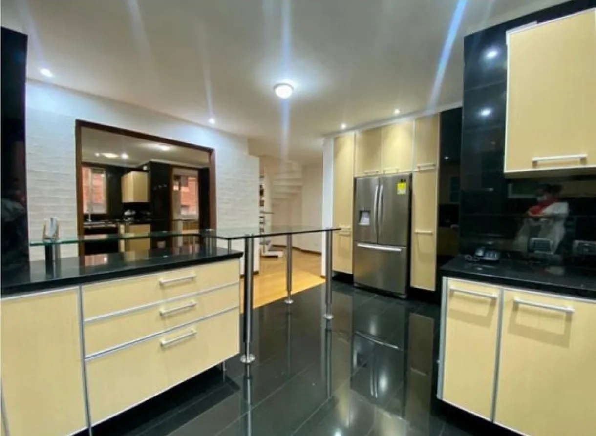 Oficina en Arriendo en Santa Barbara, Bogotá