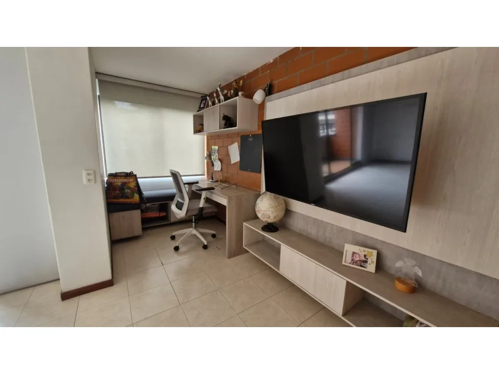 279. Apartaestudio, balcón. Unidad Completa. Envigado, Benedictinos.