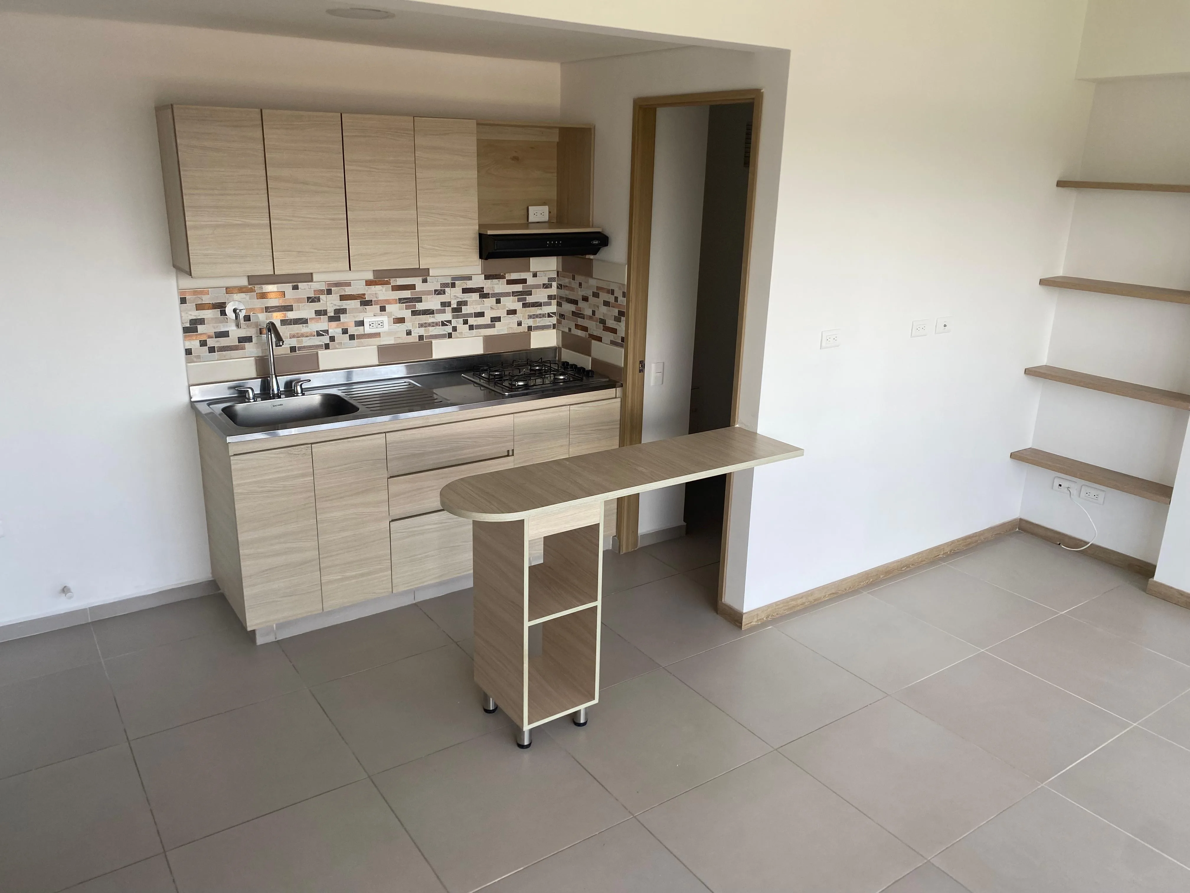 SE ARRIENDA PRIMER PISO CON GARAJE