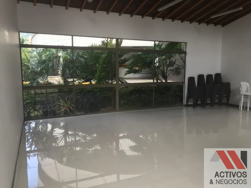 BODEGA EN ROBLEDO LA POLA