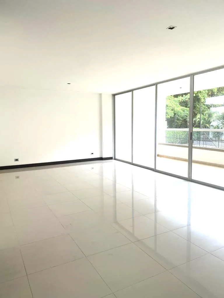 009. Casa La 39 Cali, Valle del Cauca. Arriendo segundo nivel.