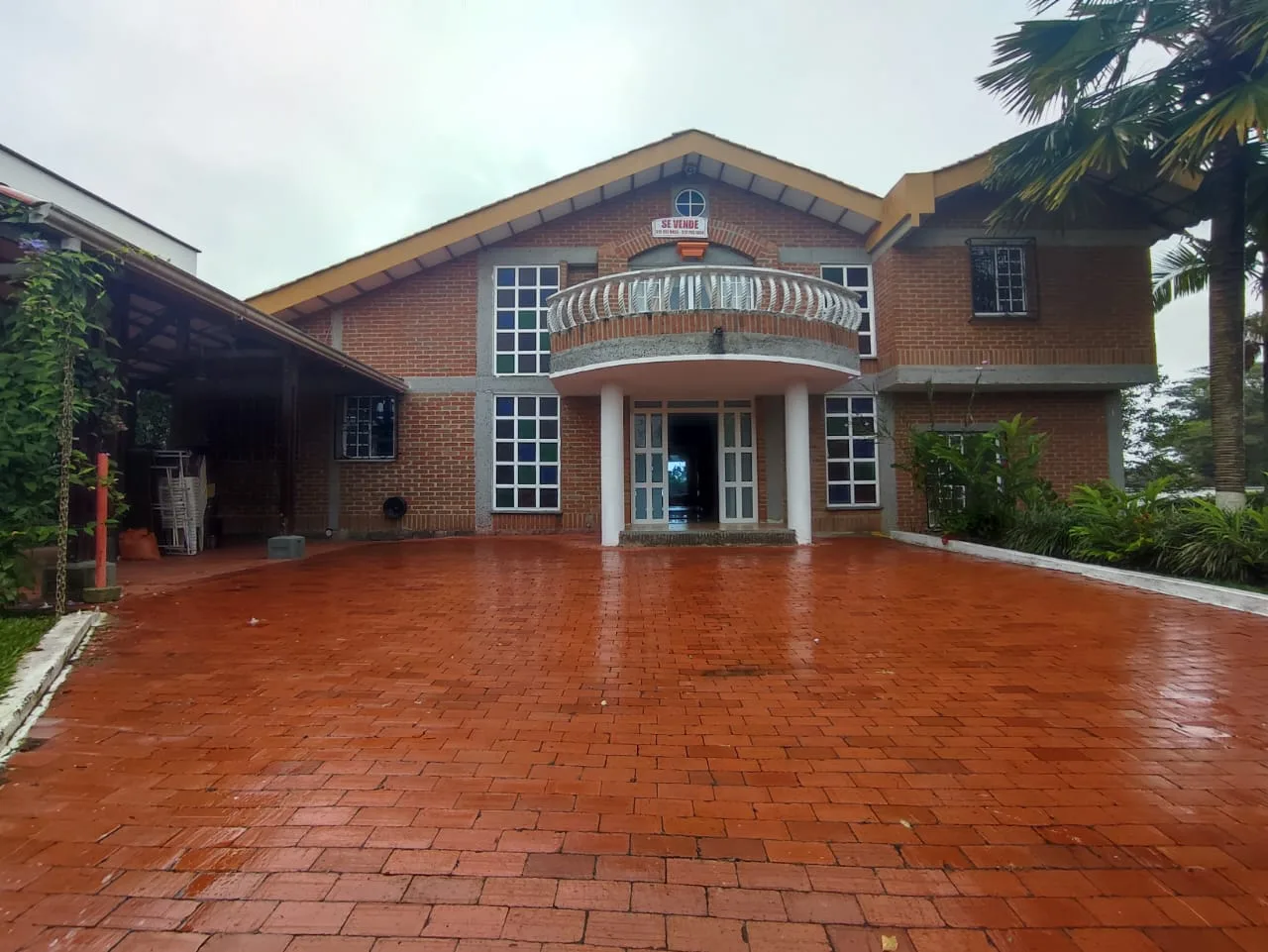 Hermosa casa de dos pisos en arriendo en Cerritos