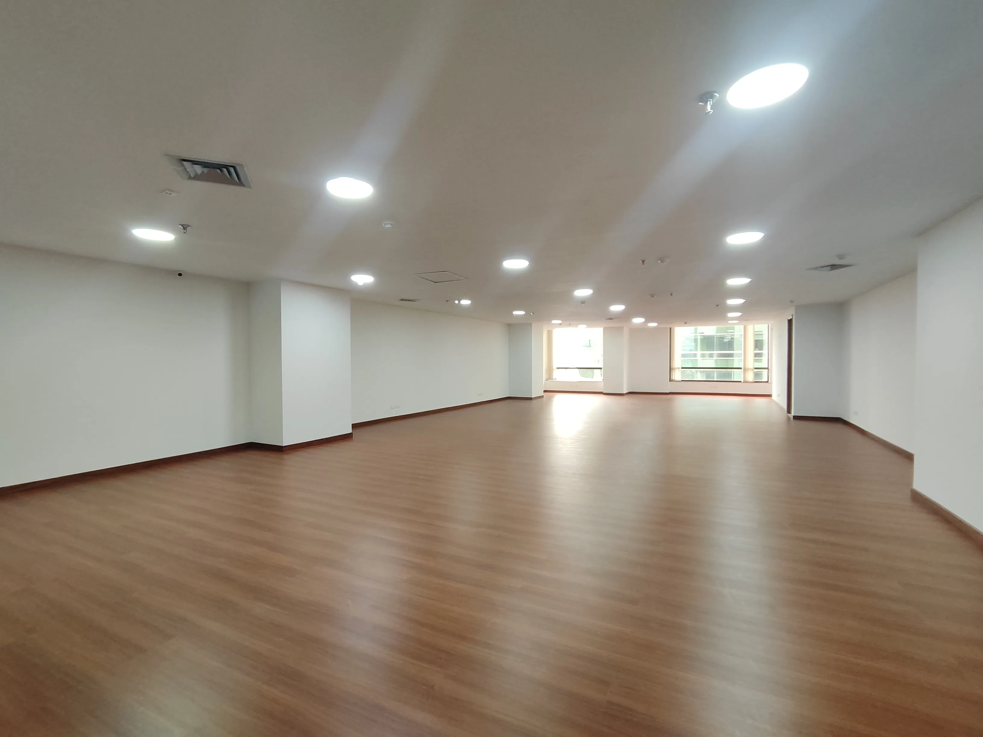 Renta de Oficina en Centro Comercial Santa Fe, Bogotá