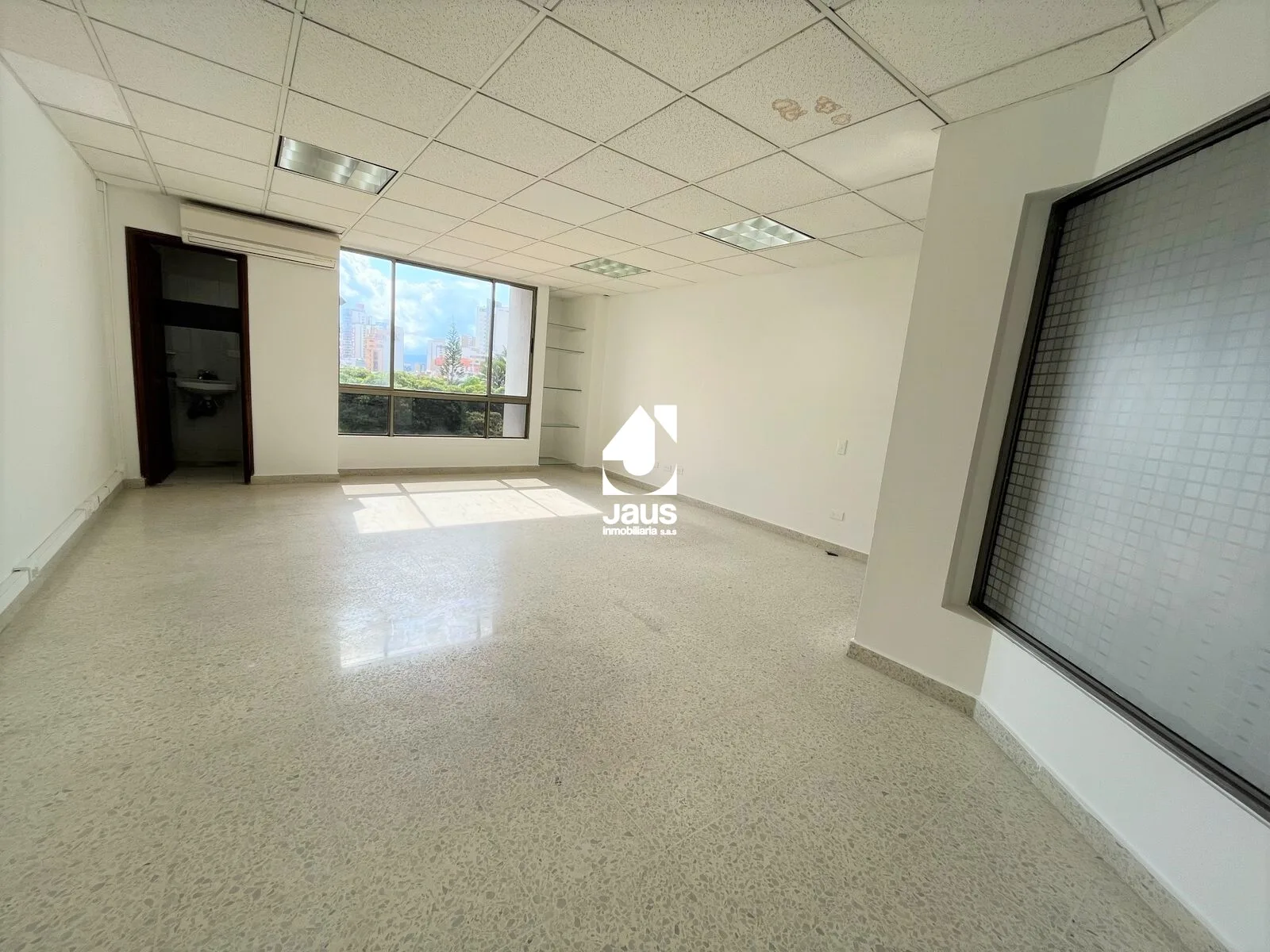 ARRIENDO LOCAL CARRERA 33 / BUCARAMANGA COD: 867