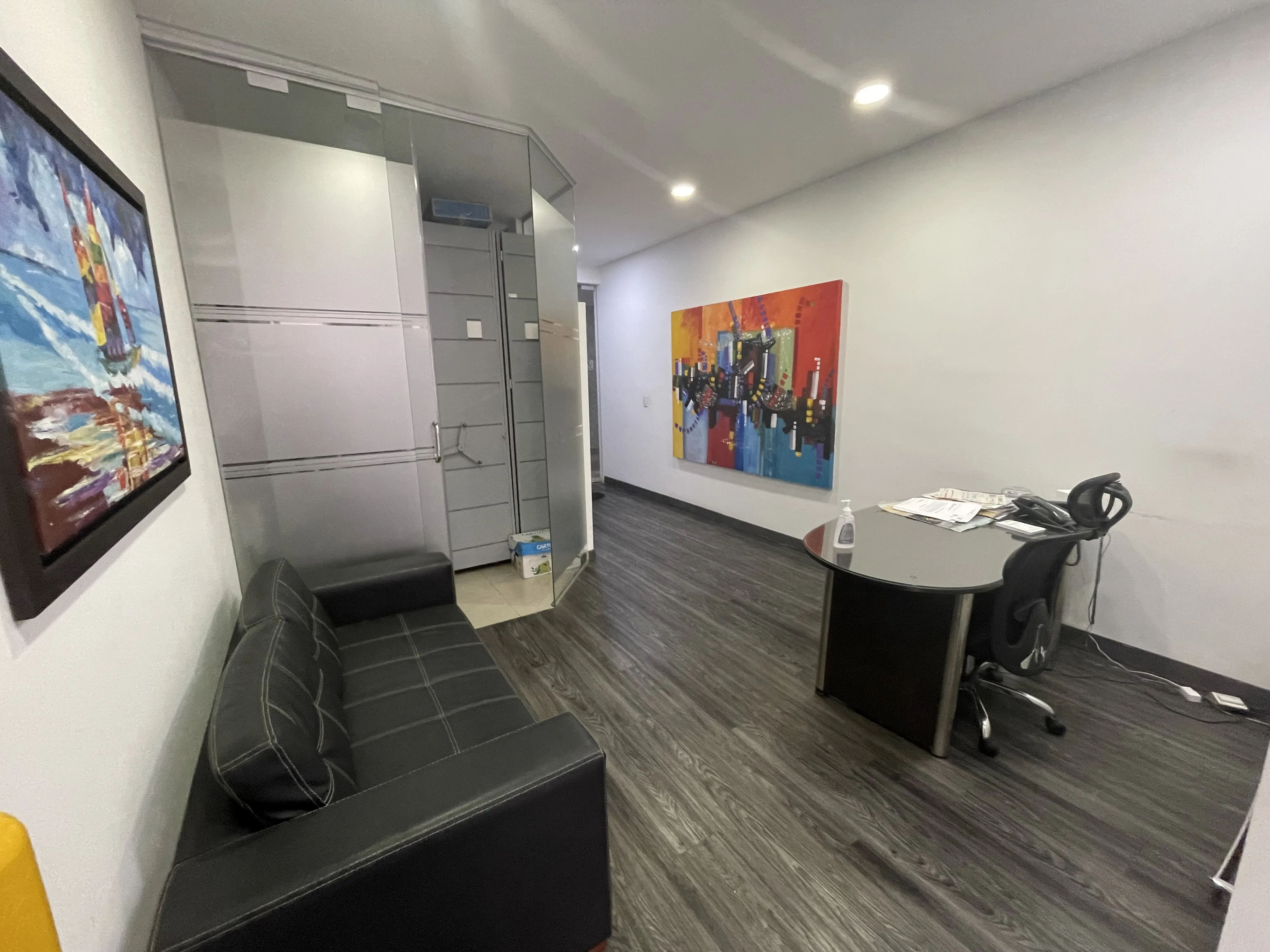 Renta de Oficina en Centro Comercial Santa Fe, Bogotá