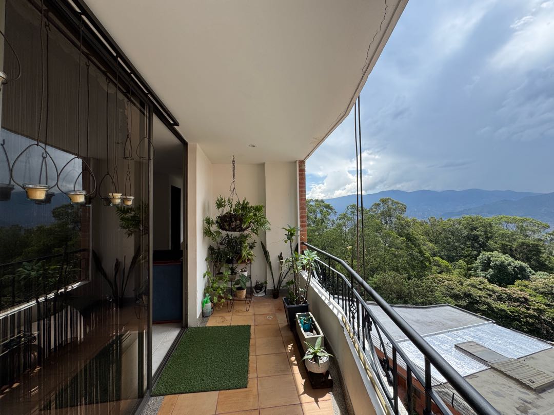 378. Venta apartamento remodelado. El Poblado, Alejandría.