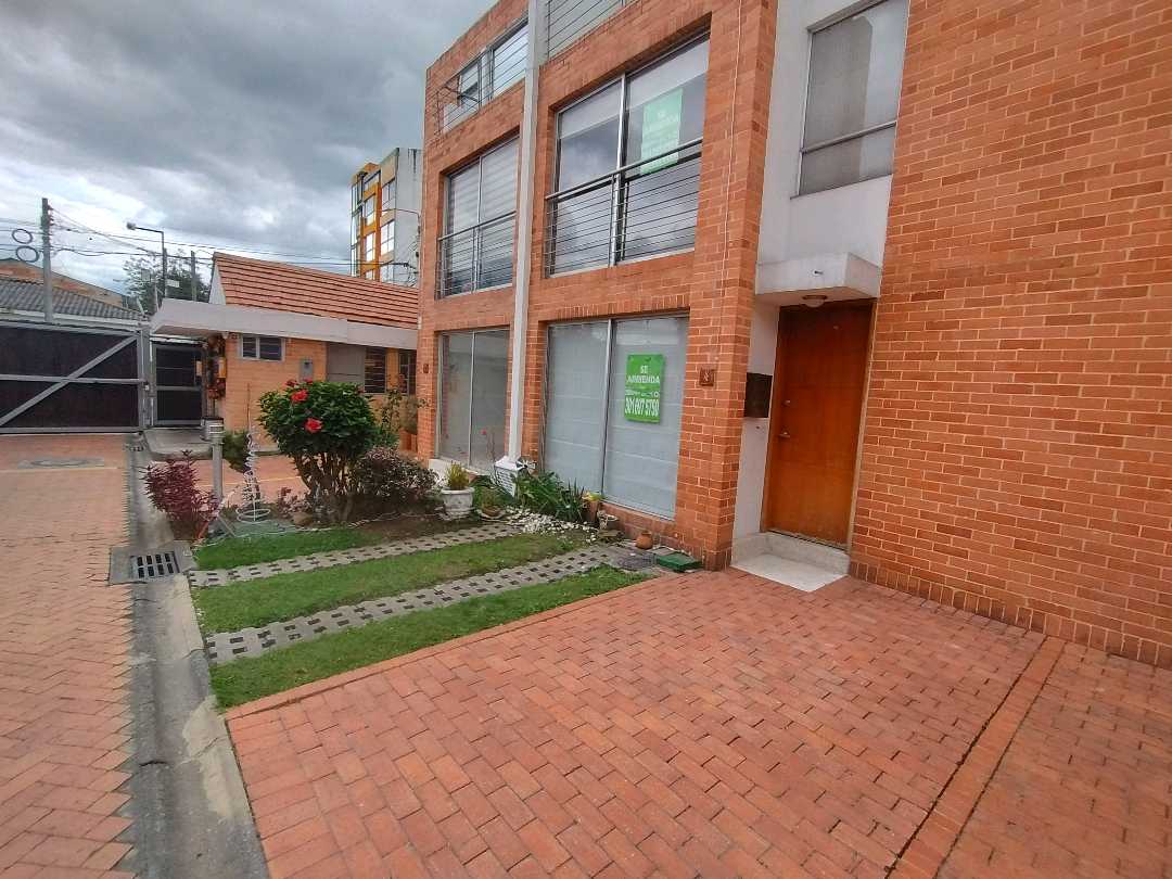 ARRIENDO CASA COTA URBANA $ 2.800.000