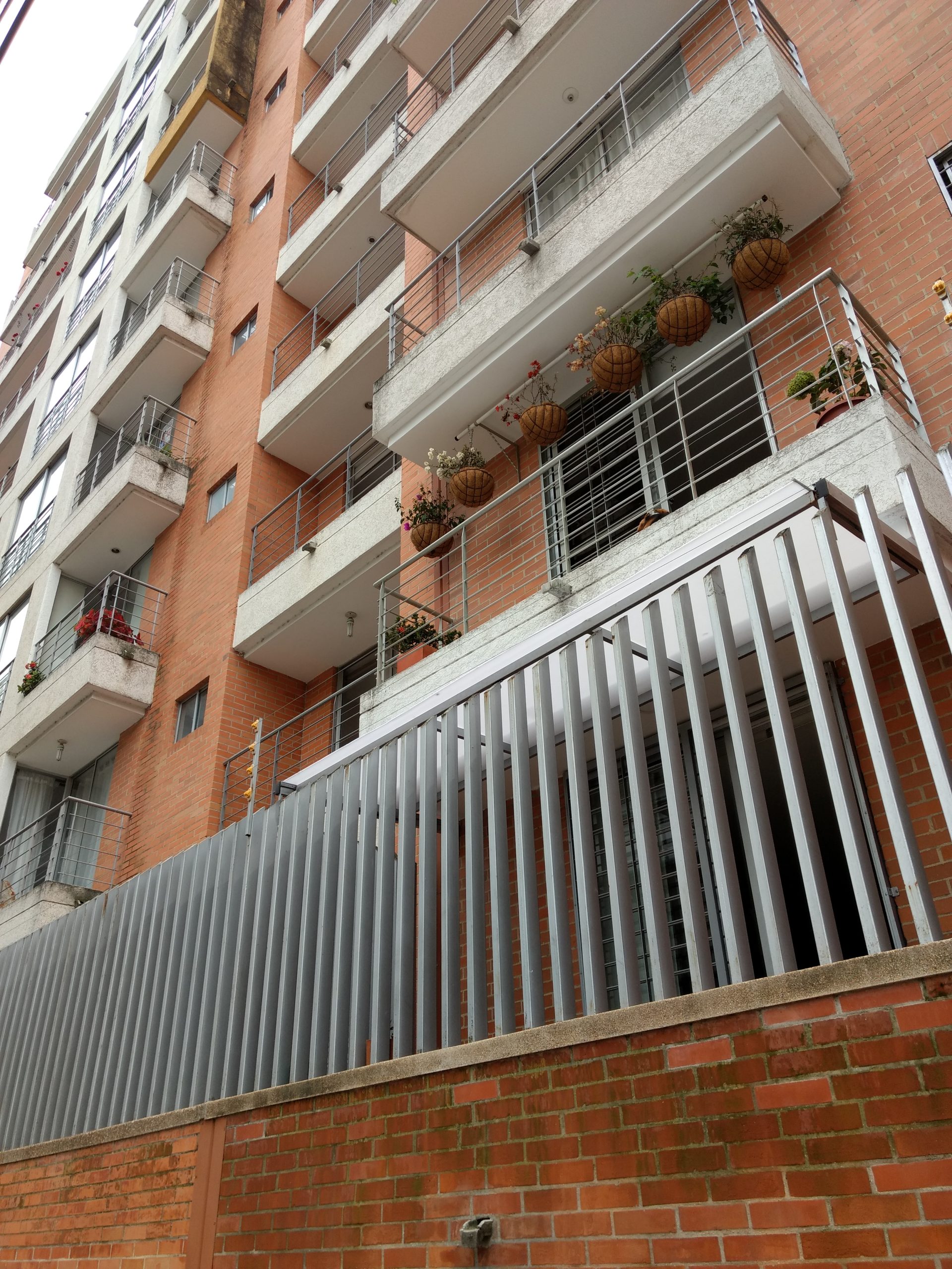 Por el Camino de Patios a la altura del peaje arriendo cabaña