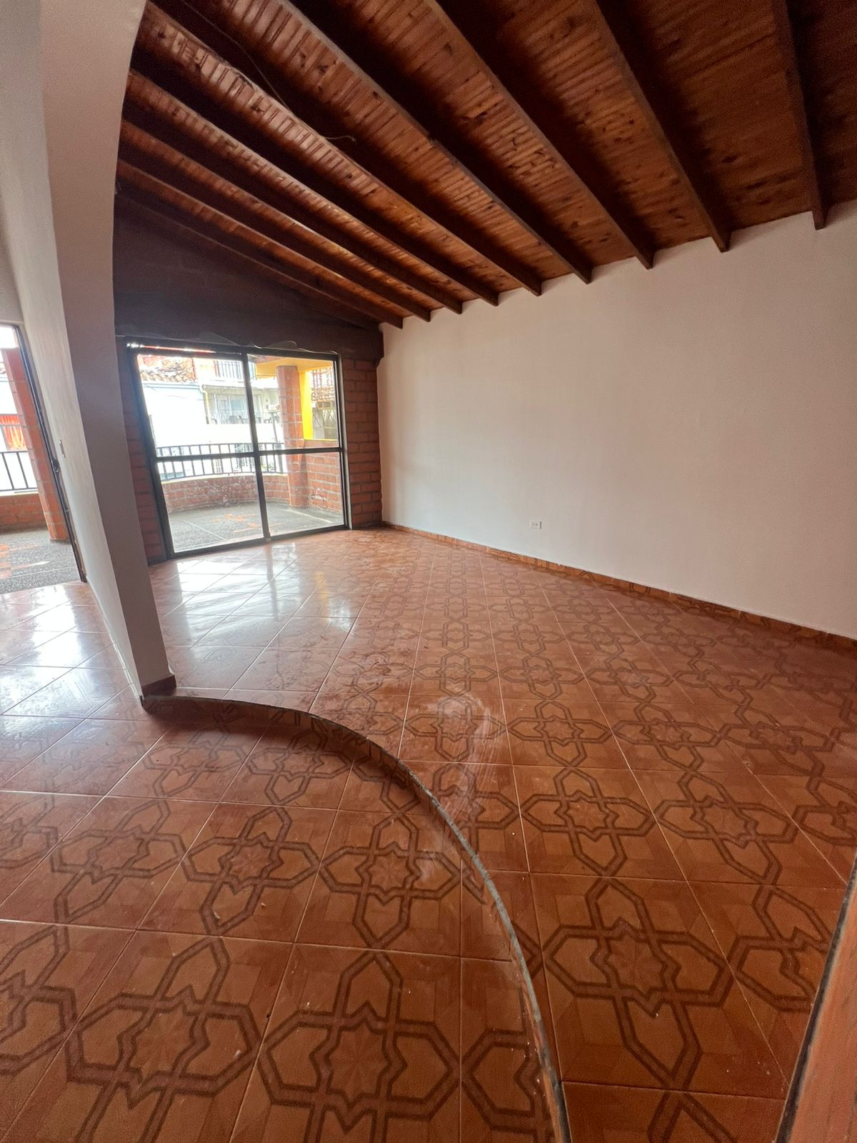 SE ARRIENDA CASA PARA VIVIENDA O NEGOCIÓ EN CABAÑITAS