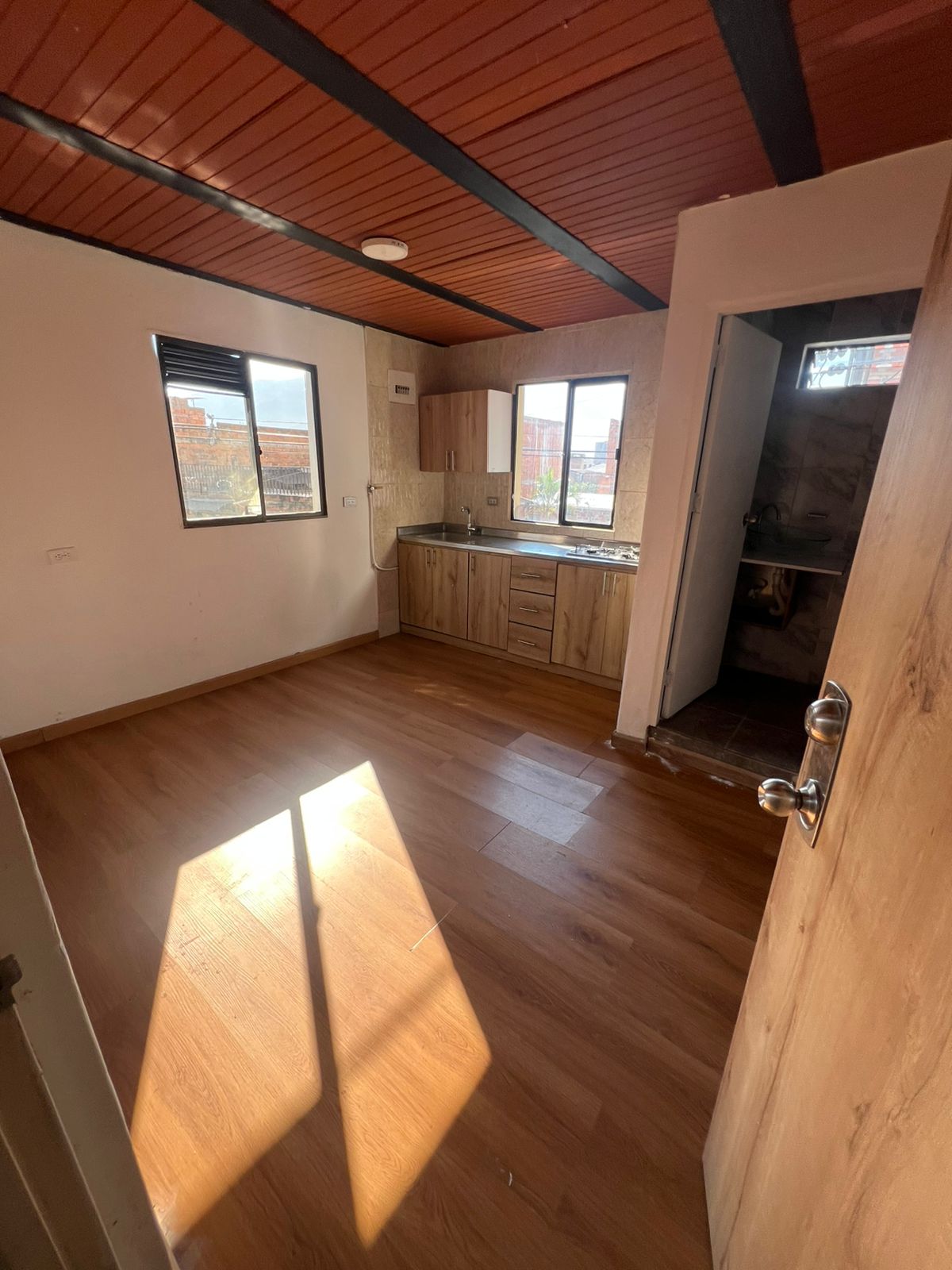 SE ARRIENDA APARTAMENTO EN PEDREGAL, MEDELLÍN