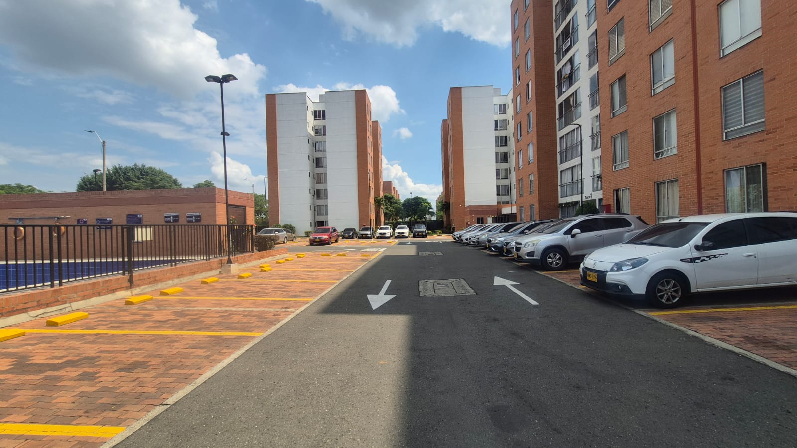 SE ALQUILA OFICINA EN CIUDAD JARDIN, CALI, SUR