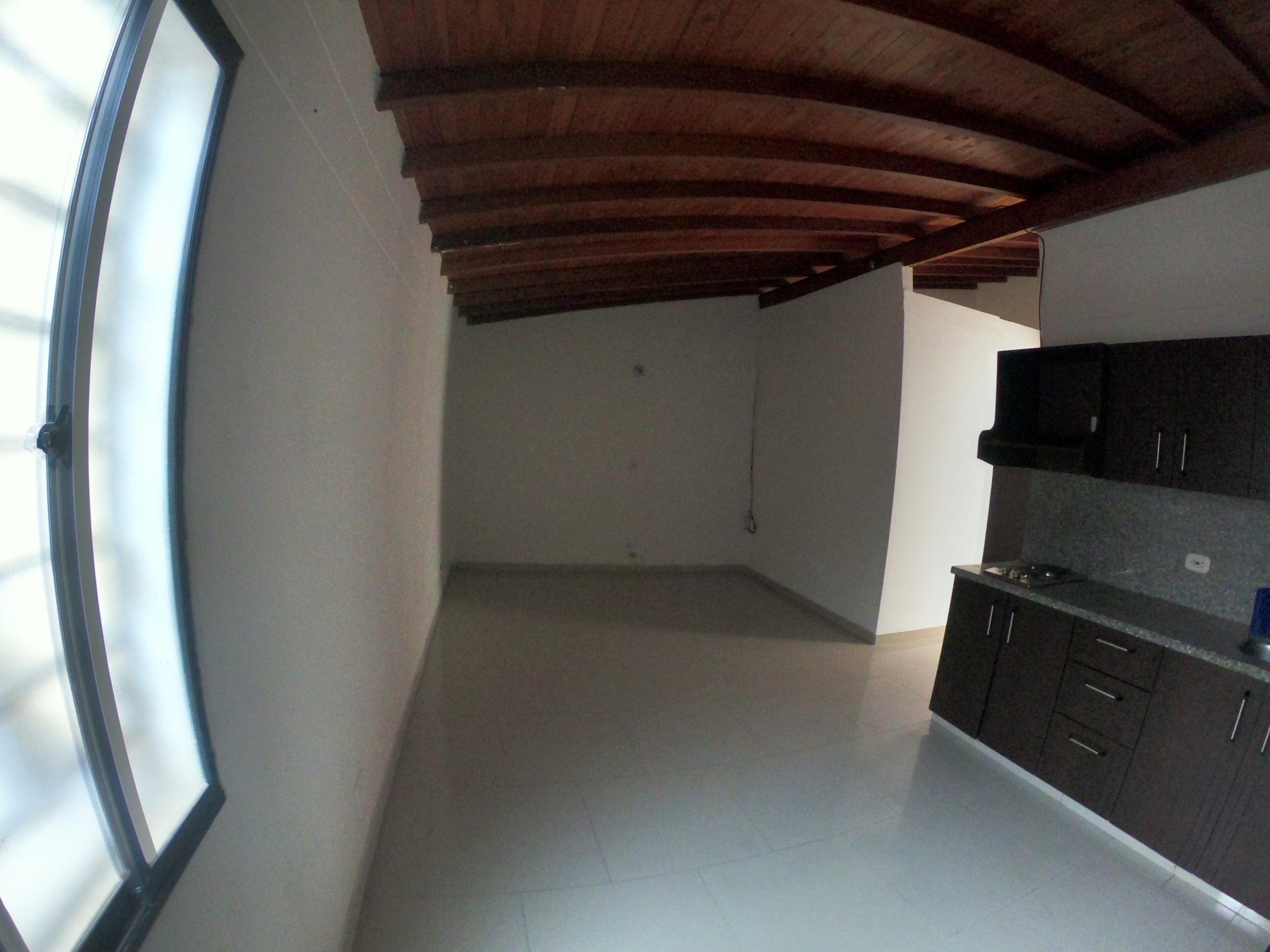 Alquilo local Barrio Rosalpi, Bello