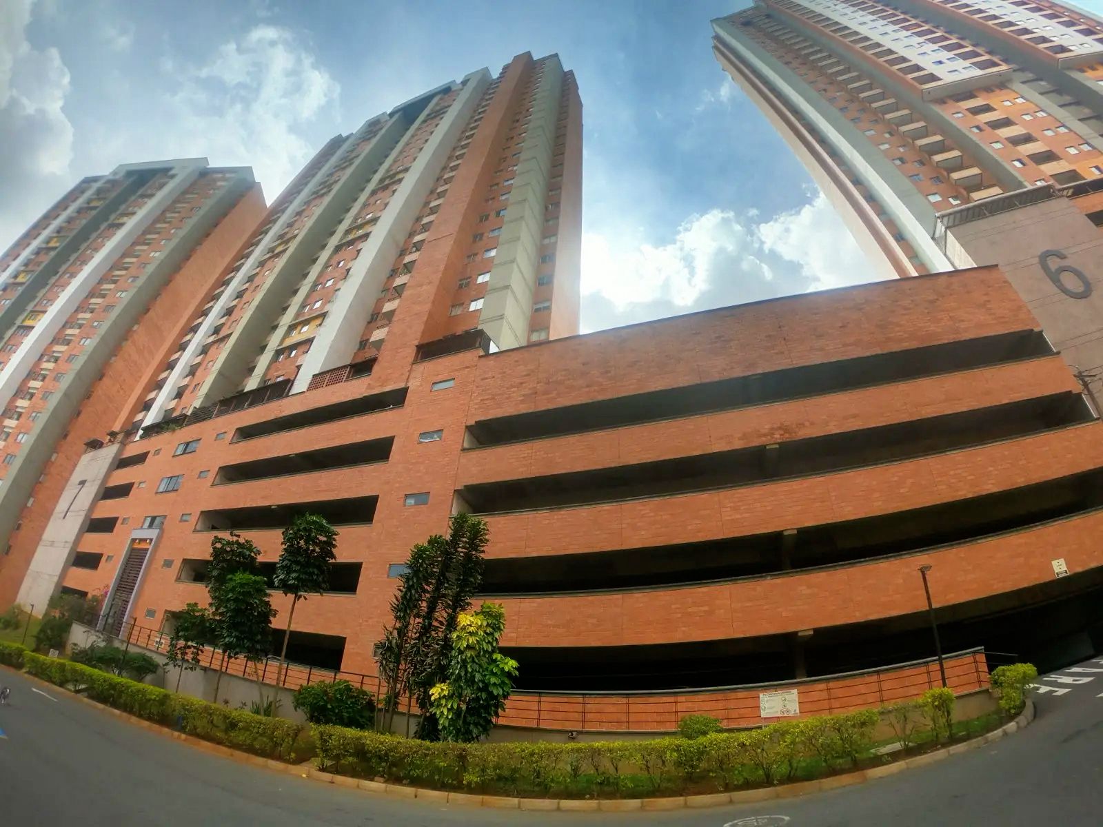 Apartamento de Lujo con Vista Panoramica en San German, Medellín