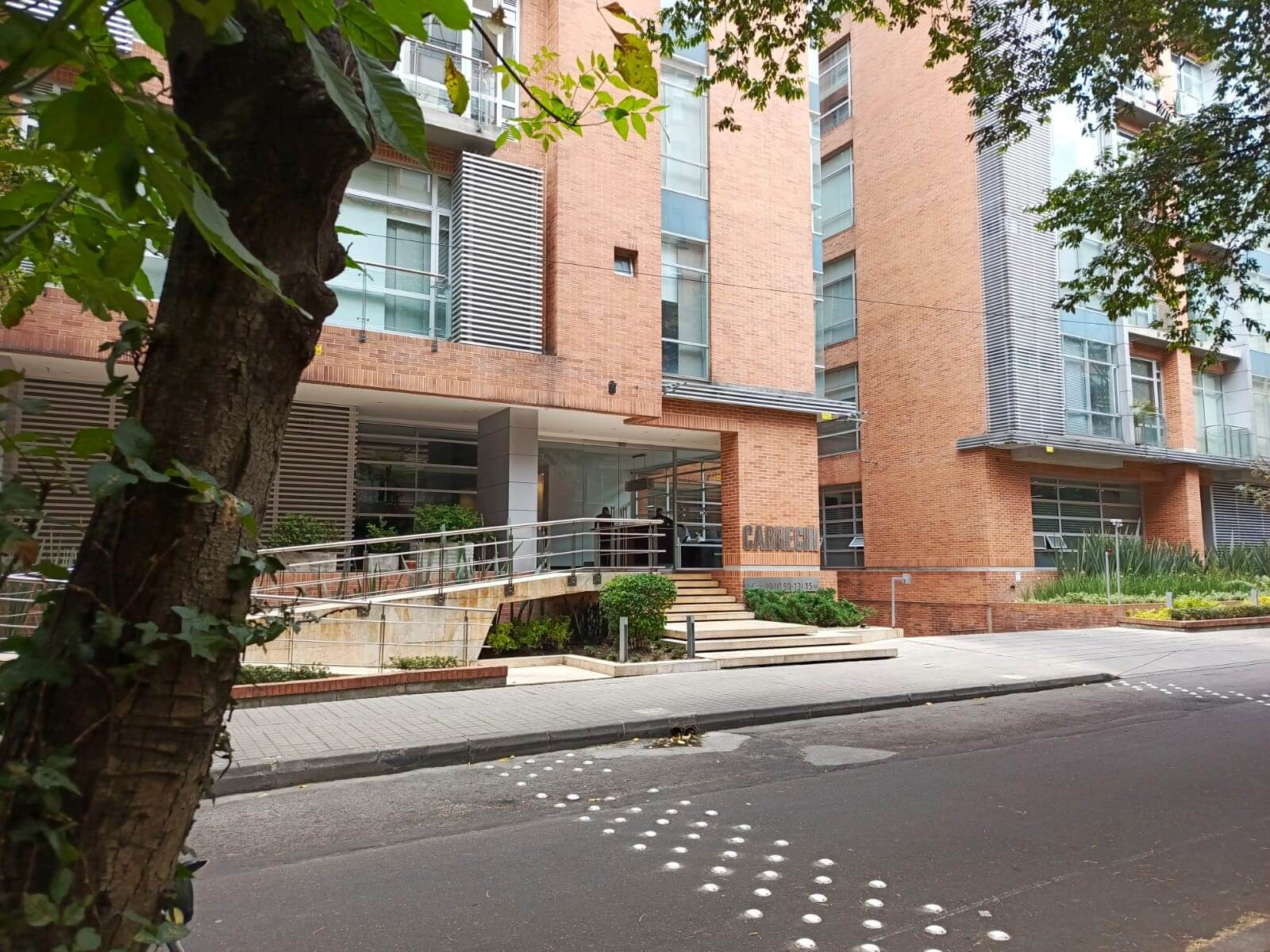 ARRIENDO APTO EXT.ERIOR + BALCON EN EL REFUGIO -5-