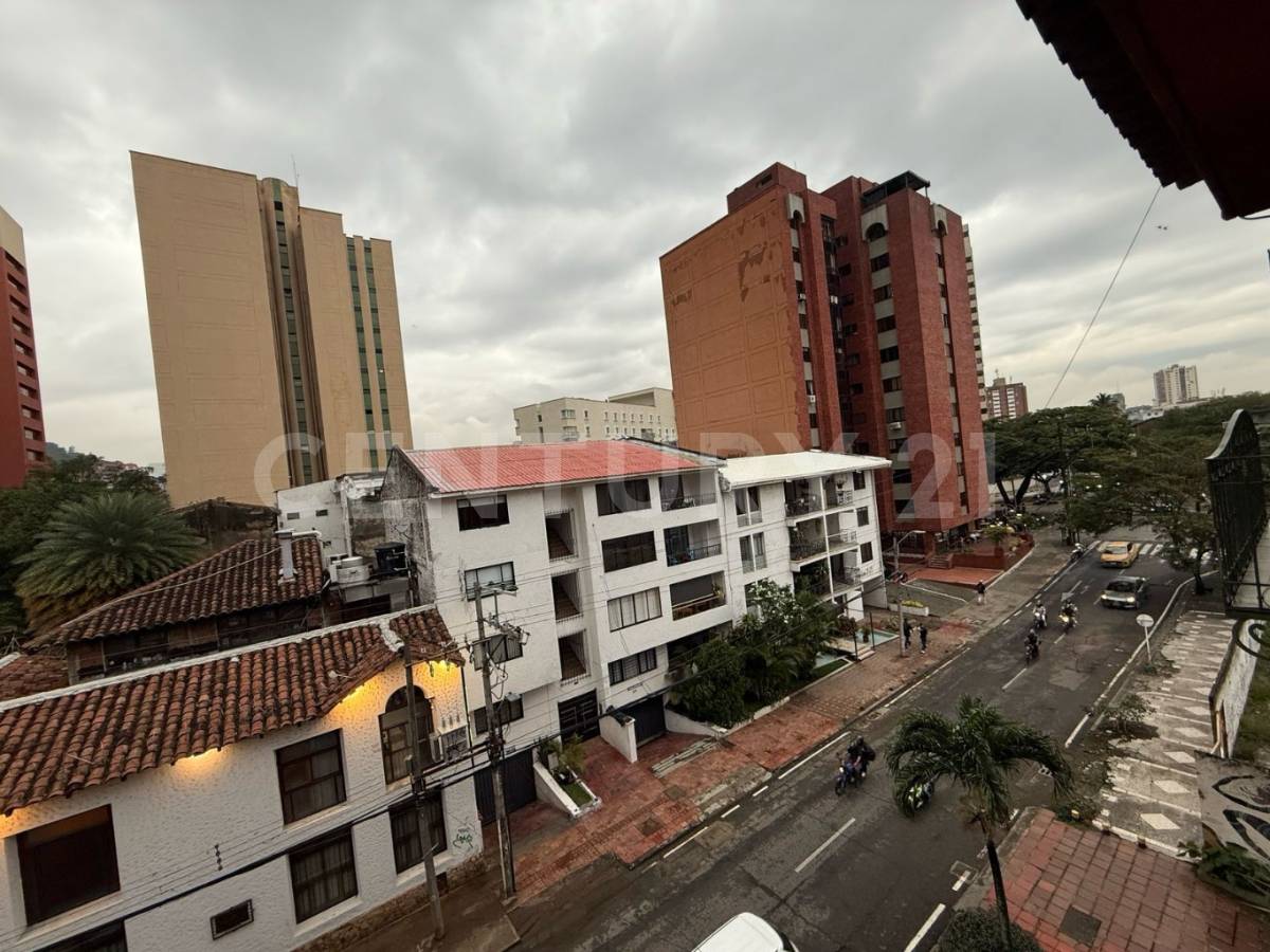 Renta excelente Oficina en Sector de Versalles