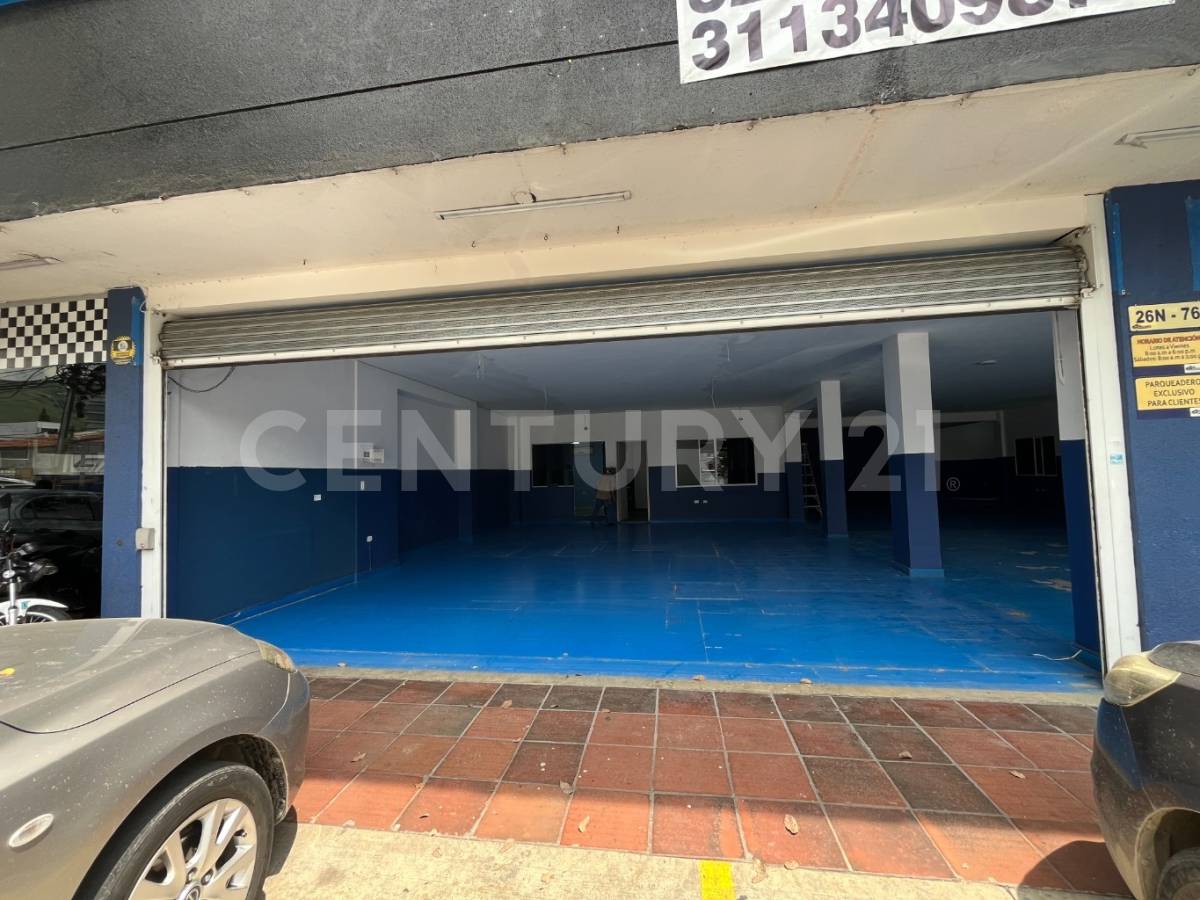 Se alquila oficina en centro comercial Unicentro