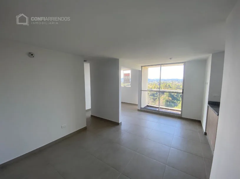 Casa local en arriendo en Santa Elena Medellín de 60m²