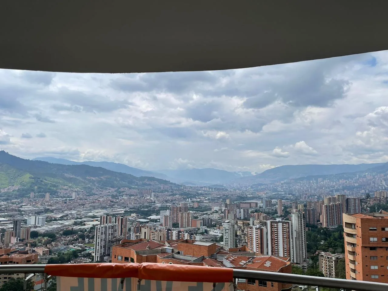 Apartamento en Arriendo en Cumbres, Envigado