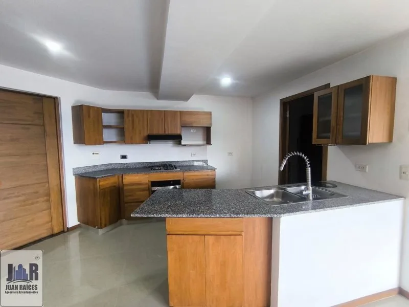 Apartamento en Arriendo en Cumbres, Envigado