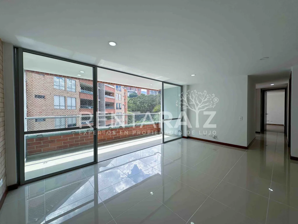 Apartamento en arriendo en Loma del Escobero, Envigado