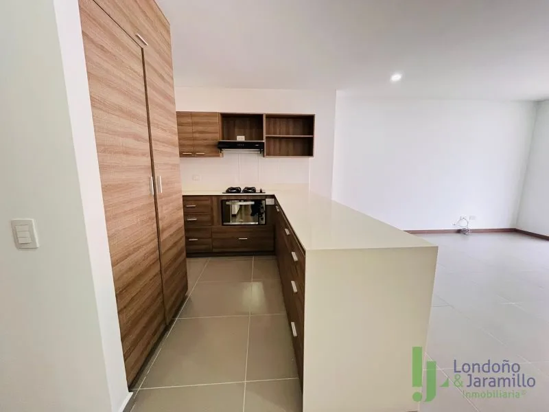Apartamento en Arriendo en Loma del Escobero, Envigado
