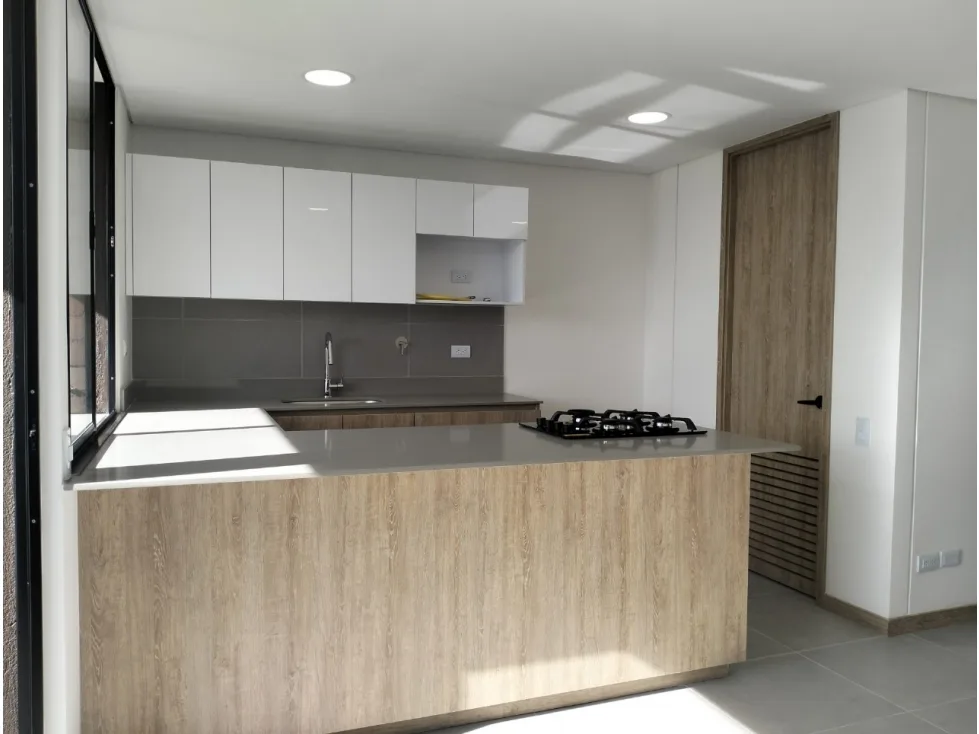 Apartamento en Arriendo en Tres esquinas, Sabaneta